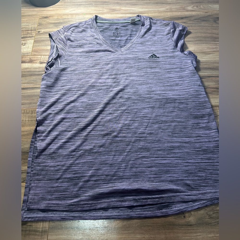 * 🤑💰🤑 3/$10.00 budle item 🤑💰🤑 Women’s Adidas Shirt